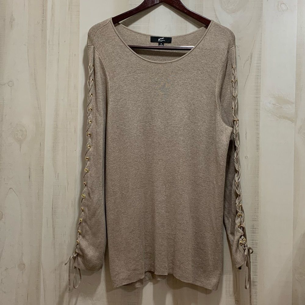 GNW Plus Woman Scoop Neck Grommet Sleeve Sweater